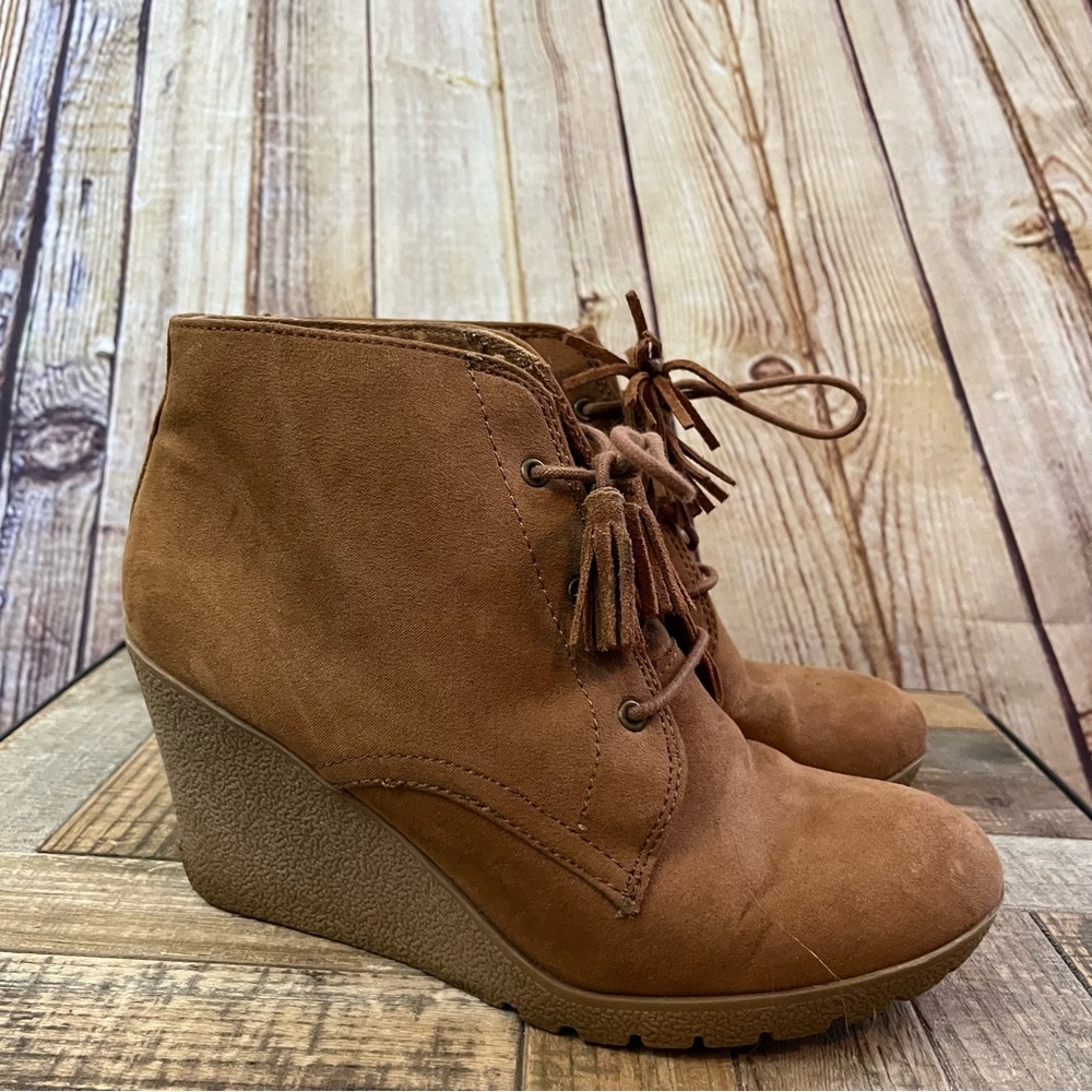 Camel colored fringe wedges size 6.5